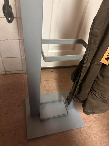 Professionele stalen kapstok - Strak en modern design! beschikbaar voor biedingen