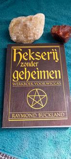 Hekserij zonder geheimen Raymond Buckland wicca boek heksen, Boeken, Gelezen, Spiritualiteit algemeen, Ophalen of Verzenden, Instructieboek
