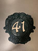 Gietijzeren huisnummer, Ophalen