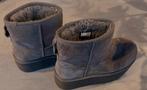 UGG platform mini, Ophalen, UGG, Lage of Enkellaarzen, Zo goed als nieuw