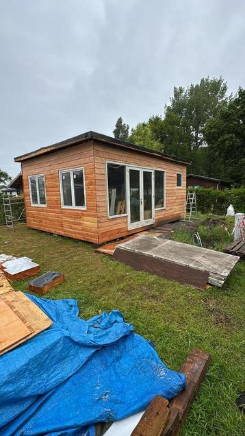 (Vakantie) huizen milieuvriendelijk bouwen met hergebruikte beschikbaar voor biedingen