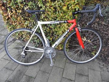 racefiets met schoenen beschikbaar voor biedingen