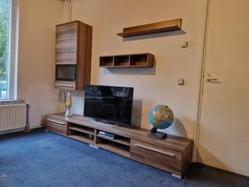 Tv meubel walnoot wandmeubel + schappen + kasten beschikbaar voor biedingen