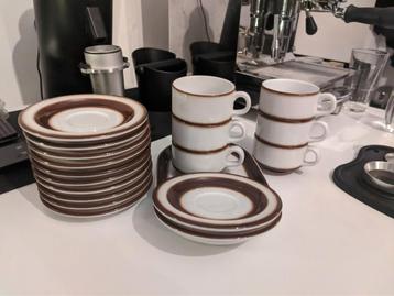 Keramiek servies, kopjes, schoteltjes, serveerblad (Mosa) beschikbaar voor biedingen