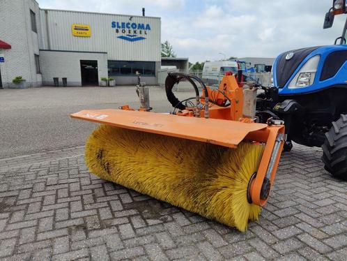 Nesbo HF1600S Veegmachine 2017, Zakelijke goederen, Machines en Bouw | Onderhoud en Reiniging