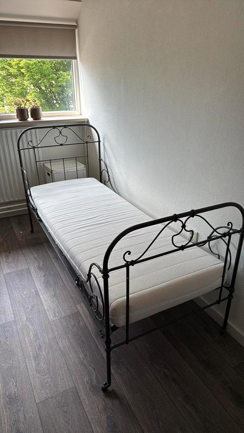 Brocante smeedijzeren bed 190x75, Huis en Inrichting, Slaapkamer | Bedden, Zo goed als nieuw, Eenpersoons, 70 cm of minder, 190 cm of minder