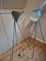 Twee grijze vloerlampen, Ophalen, Gebruikt, 100 tot 150 cm, Metaal