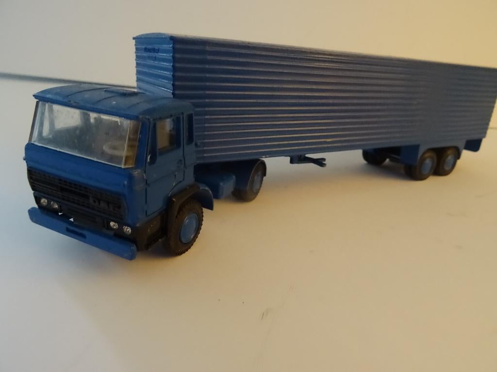 DAF 1900 TI MET 2 ASSIGE EUROTRAILER LION CARS, Ophalen of Verzenden, Zo goed als nieuw, Bus of Vrachtwagen, Lion Toys