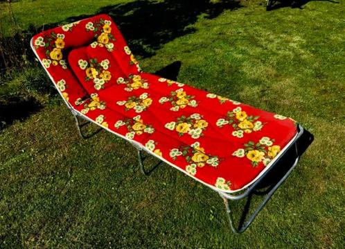 Vintage Stretcher ligbed met rood retro stof, Tuin en Terras, Ligbedden, Gebruikt, Aluminium, Inklapbaar, Verstelbaar, Ophalen