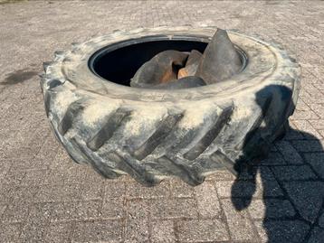 Goodyear + Vredestein 16.9R38 gebruikte banden  beschikbaar voor biedingen