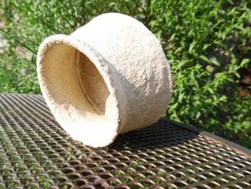 Bodemvondst aardewerken zalfpot apothekerspotje 11e-12e eeuw beschikbaar voor biedingen