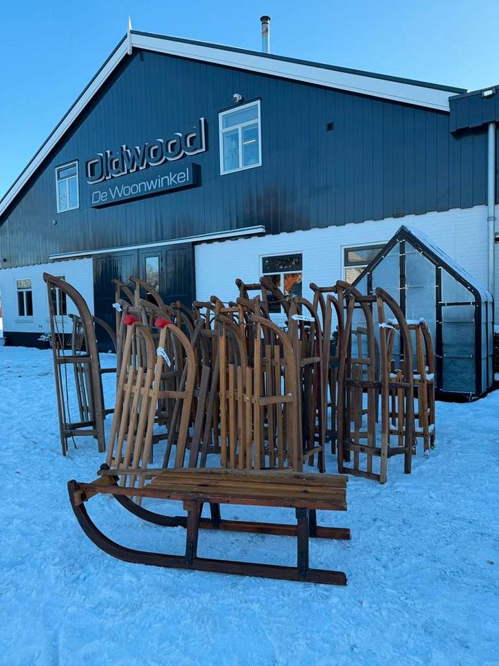 Houten slee | Kinderslee | Krulslee | Vintage slee | Sleetje, Kinderen en Baby's, Speelgoed | Buiten | Sleeën, Nieuw, Hout, Rugleuning