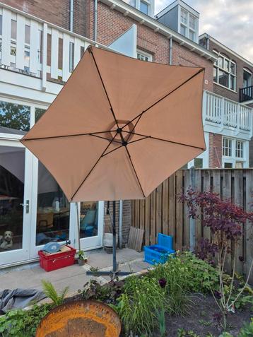 Zweefparasol Biege D300cm beschikbaar voor biedingen