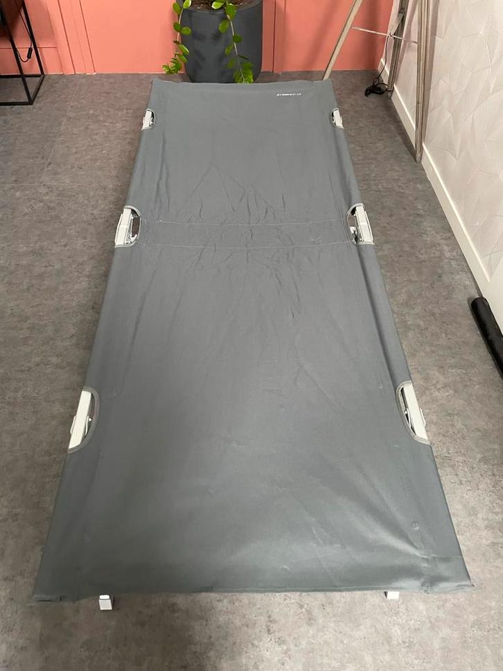 Twee veldbedden - 0,76 x 2,02 cm, Caravans en Kamperen, Kampeeraccessoires, Zo goed als nieuw, Ophalen