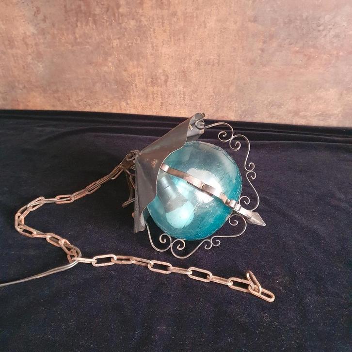Vintage - Hanglamp - Plafondlamp - Blauw Glas - IJzer., Huis en Inrichting, Lampen | Hanglampen, Gebruikt, 75 cm of meer, Glas