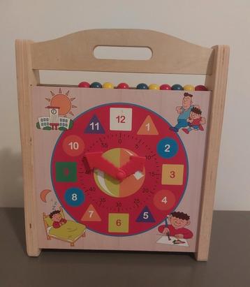 Houten Speelgoed met Klok en Letters beschikbaar voor biedingen