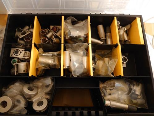 Doos vol XLR pluggen  ruim 55 stuks chassis en stekker., Hobby en Vrije tijd, Elektronica-componenten, Zo goed als nieuw, Ophalen of Verzenden
