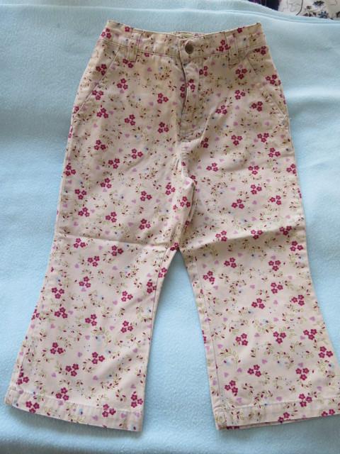 Leuke beige broek met bloemetjes H & M maat 92, Kinderen en Baby's, Kinderkleding | Maat 92, Zo goed als nieuw, Meisje, Broek