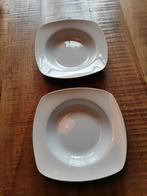 2 Diepe Witte Borden, Huis en Inrichting, Keuken | Servies, Ophalen, Keramiek, Zo goed als nieuw, Bord(en)