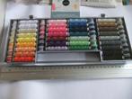 64 delig naaigaren assortiment klosjes en spoeltjes, Verzenden, Nieuw, Garen of Naald(en)