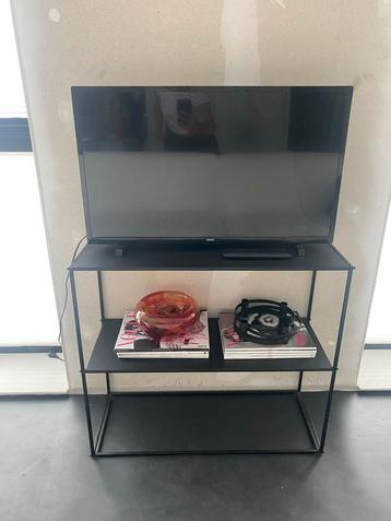 Zwarte metalen Side Table / kastje / rekje beschikbaar voor biedingen