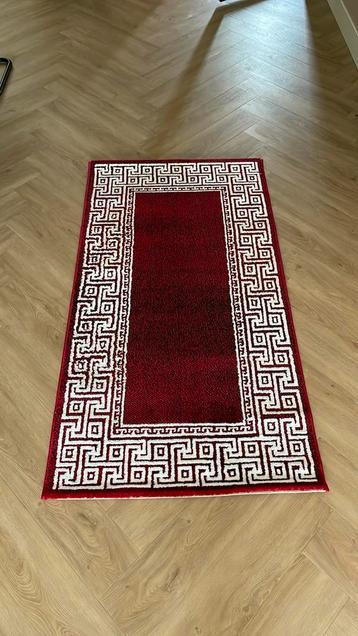 Rood vloerkleed (80x150) beschikbaar voor biedingen