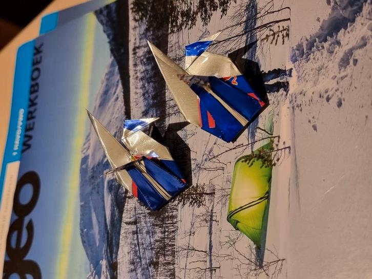 Gerecyclede beeldjes van Red Bull blikjes, Antiek en Kunst, Kunst | Beelden en Houtsnijwerken, Ophalen of Verzenden