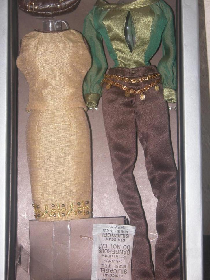 Fashion Royalty Chameleon MIB, Verzamelen, Poppen, Zo goed als nieuw, Kleertjes, Verzenden