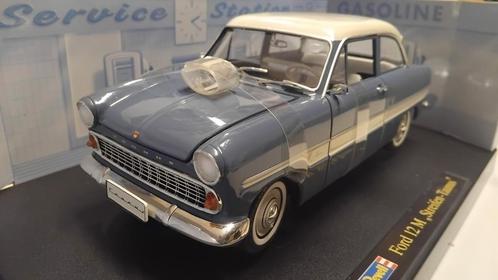 Ford 12M Taunus blauw of rood Revell metal 1:18 KRD, Hobby en Vrije tijd, Modelauto's | 1:18, Zo goed als nieuw, Auto, Revell