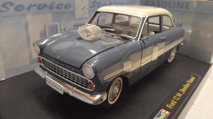 Ford 12M Taunus blauw of rood Revell metal 1:18 KRD, Hobby en Vrije tijd, Modelauto's | 1:18, Zo goed als nieuw, Auto, Revell