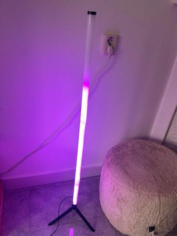 Dingdian slimme led hoekvloer lamp RGB helemaal niew in doos beschikbaar voor biedingen