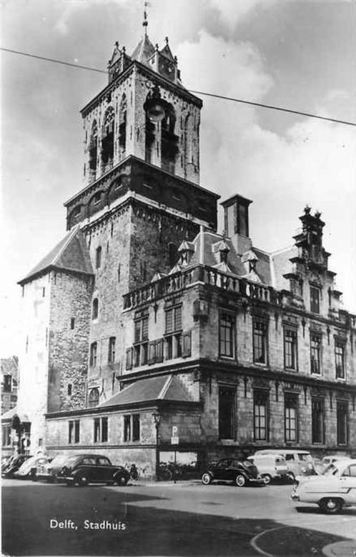 (301-036-019) Delft Stadhuis, Verzamelen, Ansichtkaarten | Nederland, Zuid-Holland, Verzenden