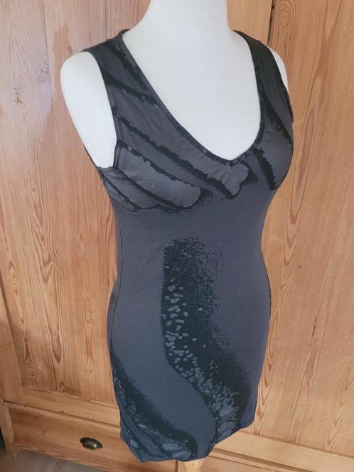 Sarah Pacini bodycon top/jurk antraciet met print mt S ZGAN, Kleding | Dames, Tops, Zo goed als nieuw, Maat 36 (S), Grijs, Zonder mouw