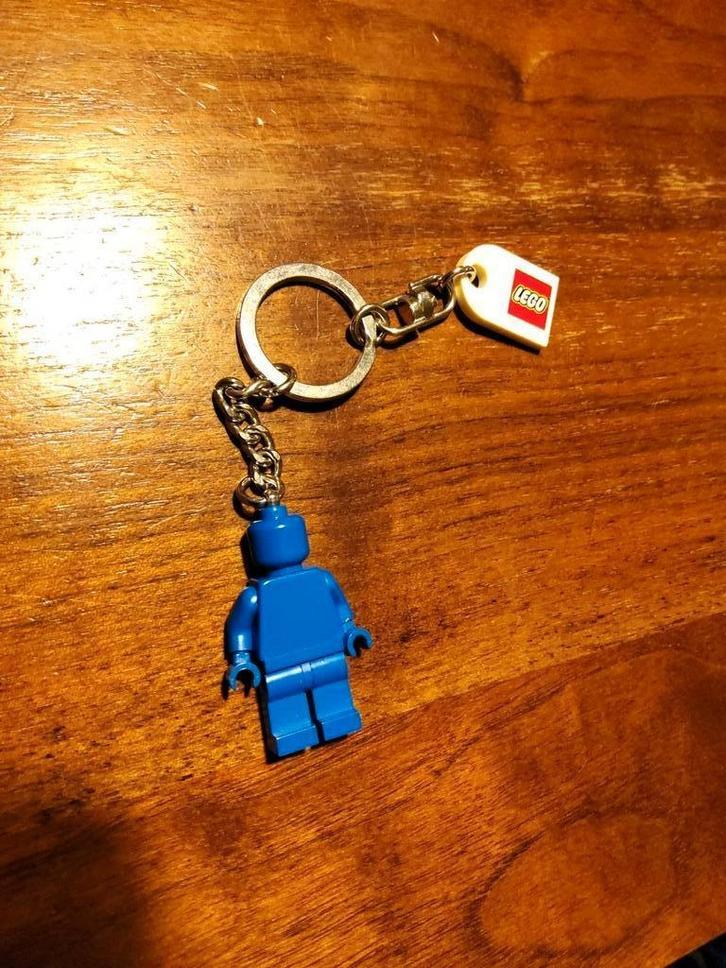 Lego VIP sleutelhanger blauw minifig minifigure (2), Verzamelen, Sleutelhangers, Gebruikt, Overige typen, Ophalen of Verzenden