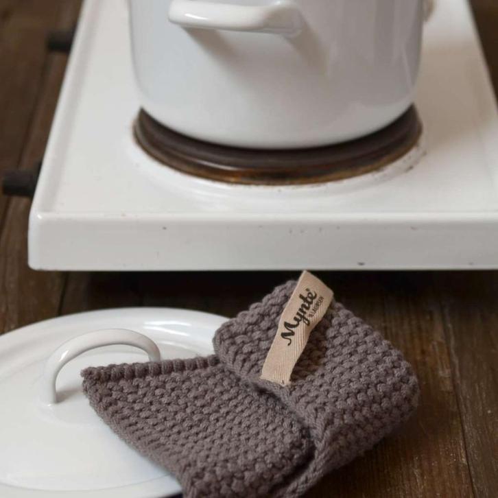 Pannenlap (set/2) - Dark Grey - gebreid IB Laursen, Huis en Inrichting, Keuken | Textiel, Nieuw, Overige typen, Grijs, Ophalen of Verzenden