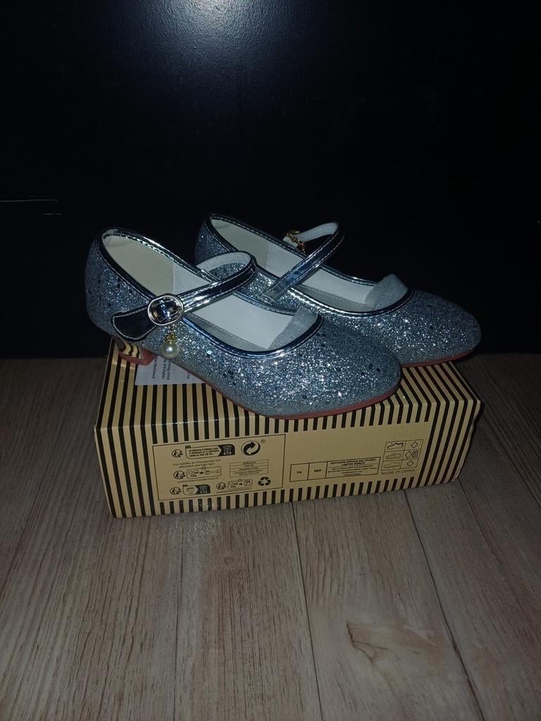 Nieuwe zilveren Princessen schoenen 36, Kinderen en Baby's, Meisje, Schoenen, Nieuw, Ophalen of Verzenden