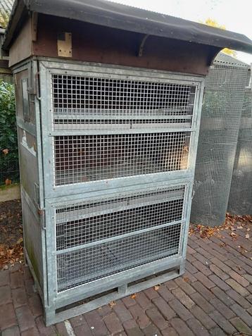 Konijne of vogelhok beschikbaar voor biedingen