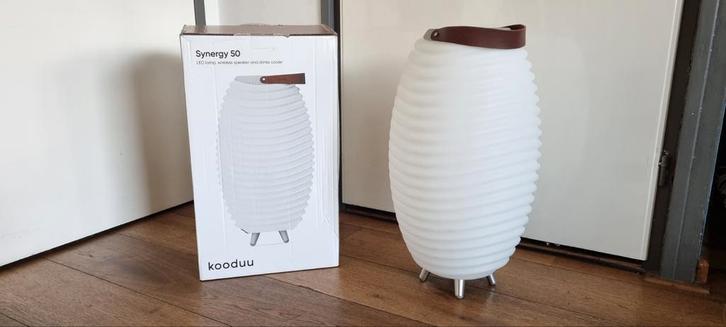 Kooduu Synergy 50: LED Lamp, Speaker & Koeler, Tuin en Terras, Buitenverlichting, Zo goed als nieuw, Overige typen, Kunststof