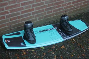 NIEUW Obrien wakeboard valhalla 1.33 mtr + binding tm 47  beschikbaar voor biedingen