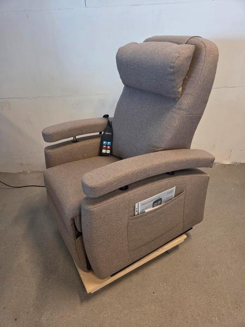 fitFORM Vario 571 sta op stoel / opsta stoel DEMO model, Huis en Inrichting, Fauteuils, Stof, 50 tot 75 cm, Minder dan 75 cm, Ophalen