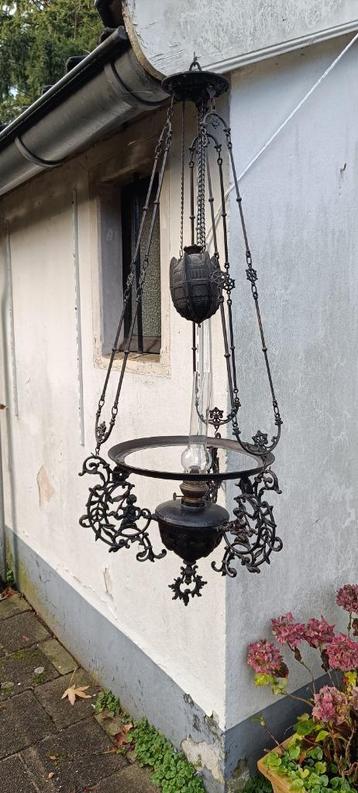 antieke metalen hanglamp beschikbaar voor biedingen