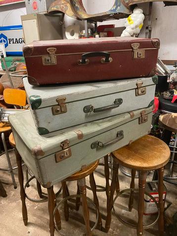 Vintage oude koffers brocante landelijk retro koffers beschikbaar voor biedingen