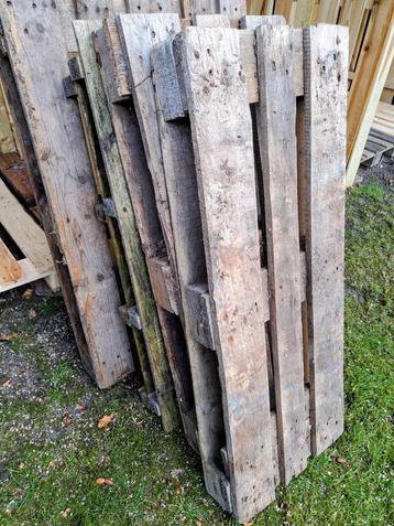 Gratis gebruikte pallets geschikt als brandhout of... beschikbaar voor biedingen