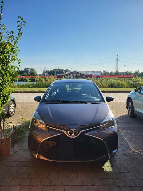 Toyota Yaris 1.0 16V Vvti 5DR 2017 Grijs, Auto's, Toyota, Particulier, Yaris, Achteruitrijcamera, Airbags, Airconditioning, Bluetooth