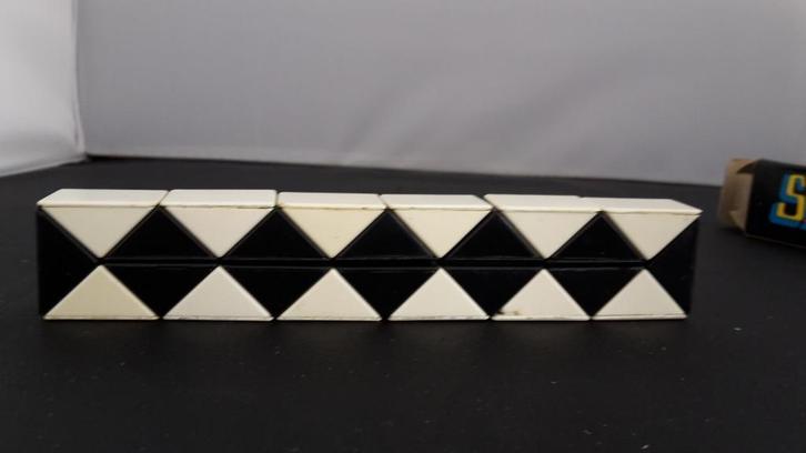 Snake Cube – Klassieke breinbreker uit de jaren ’80, Verzamelen, Retro, Huis en Inrichting, Ophalen of Verzenden