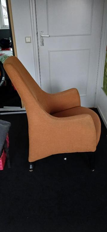 Design stoel beschikbaar voor biedingen