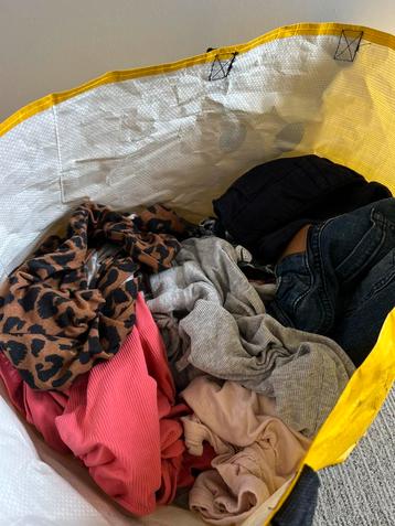 Zwangerschaps kleding  16 stuks maat S/M beschikbaar voor biedingen