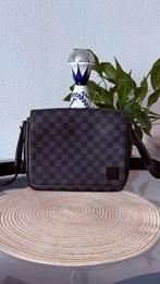 Louis Vuitton District PM Messenger Tas, Overige merken, Minder dan 30 cm, 25 tot 40 cm, Ophalen of Verzenden