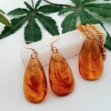 Voordelig setje: ketting + oorbellen, haakjes 18K verguld beschikbaar voor biedingen