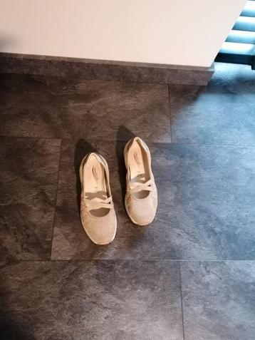Leuke  ballerina's en leren laarzen rieker  beschikbaar voor biedingen